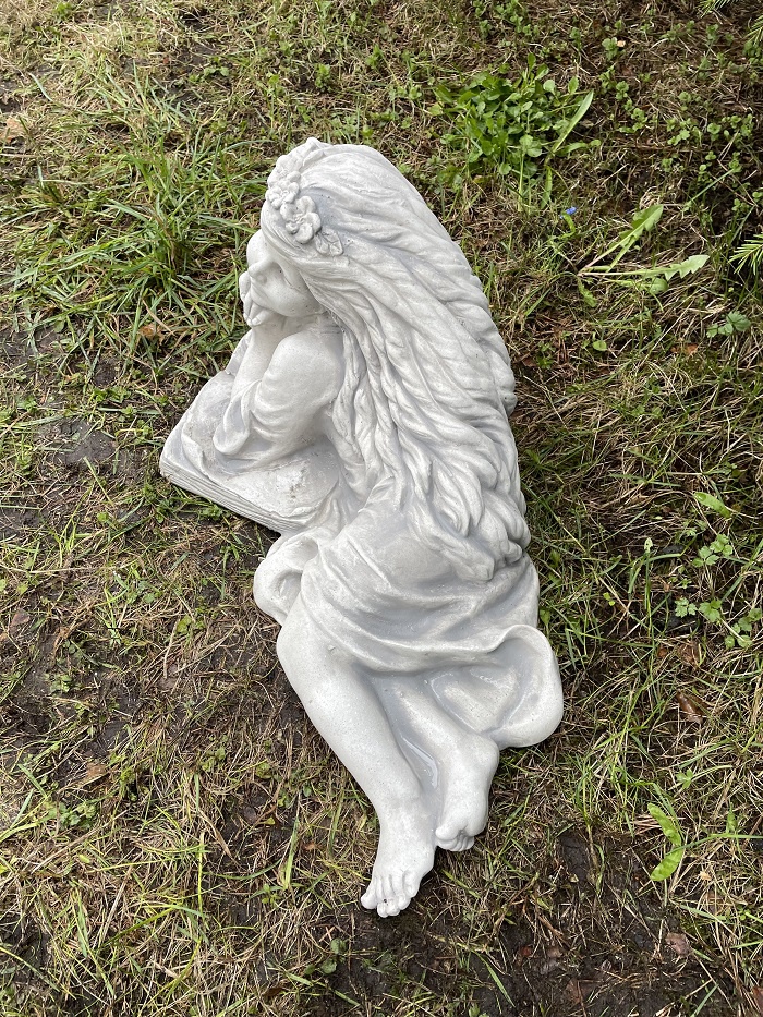 Skulptuur tüdruk.JPG