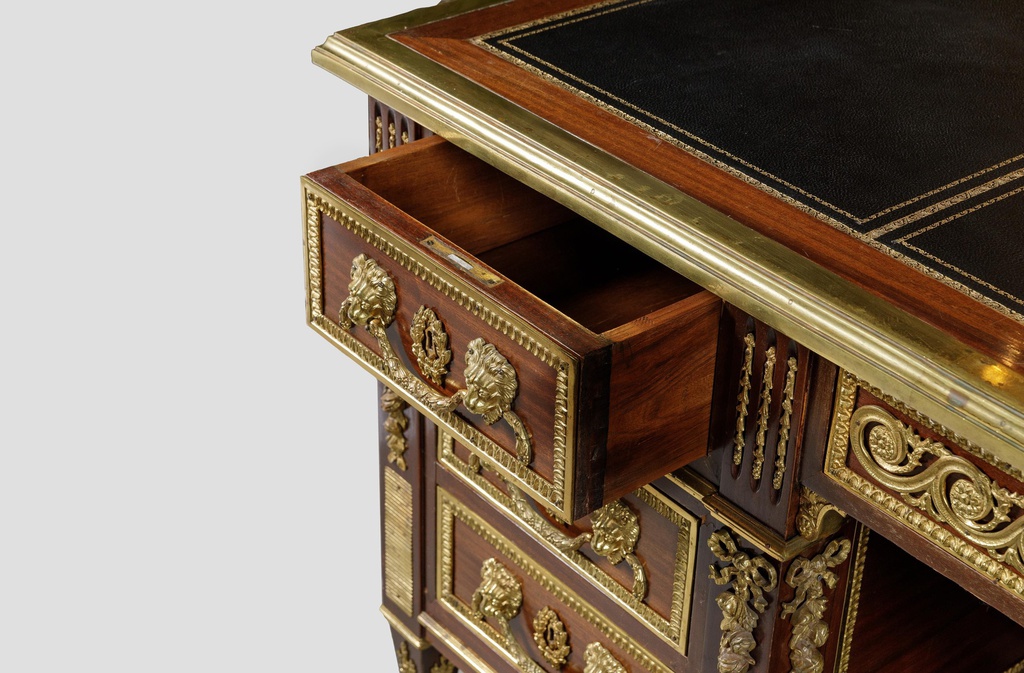LouisXVI-writing-table-pedestal-desk-rasomasis-stalas-6.jpeg