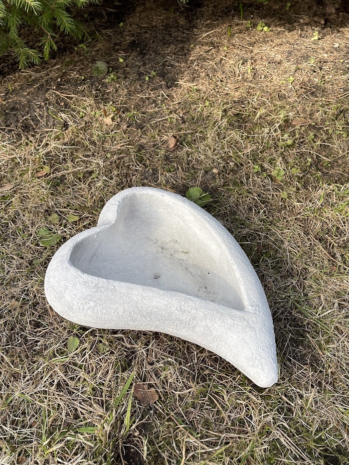 Garden vase heart.JPG