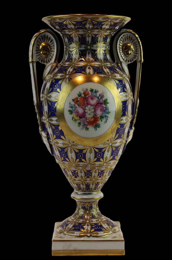 Gold-gilded-porcelain-vase-porcelianine-vaza-3.jpeg