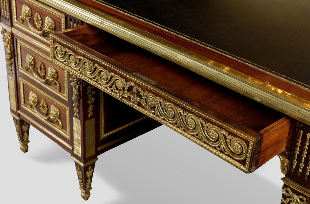 LouisXVI-writing-table-pedestal-desk-rasomasis-stalas-8.jpeg