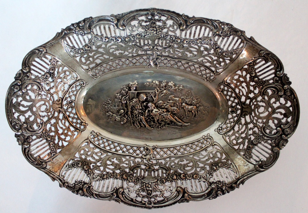 Rococo-style-silver-plate-rococo-stiliaus-sidabrine-lekste3.jpg