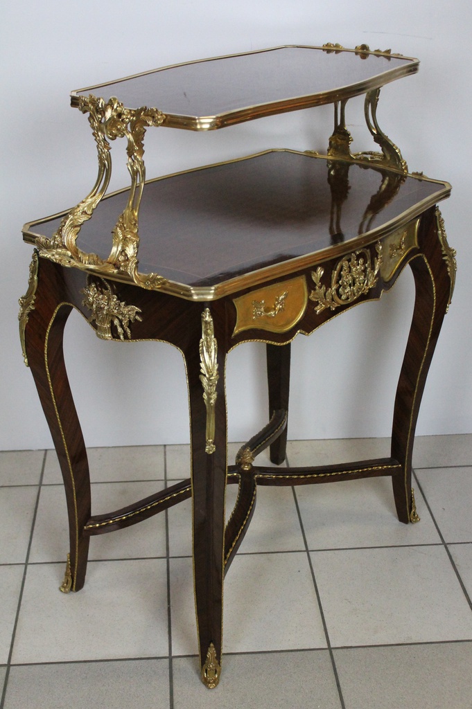 Serving Table