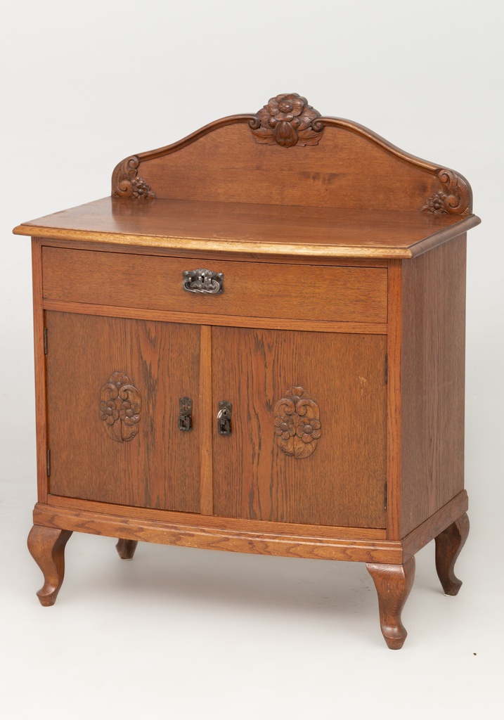 Serving cabinet