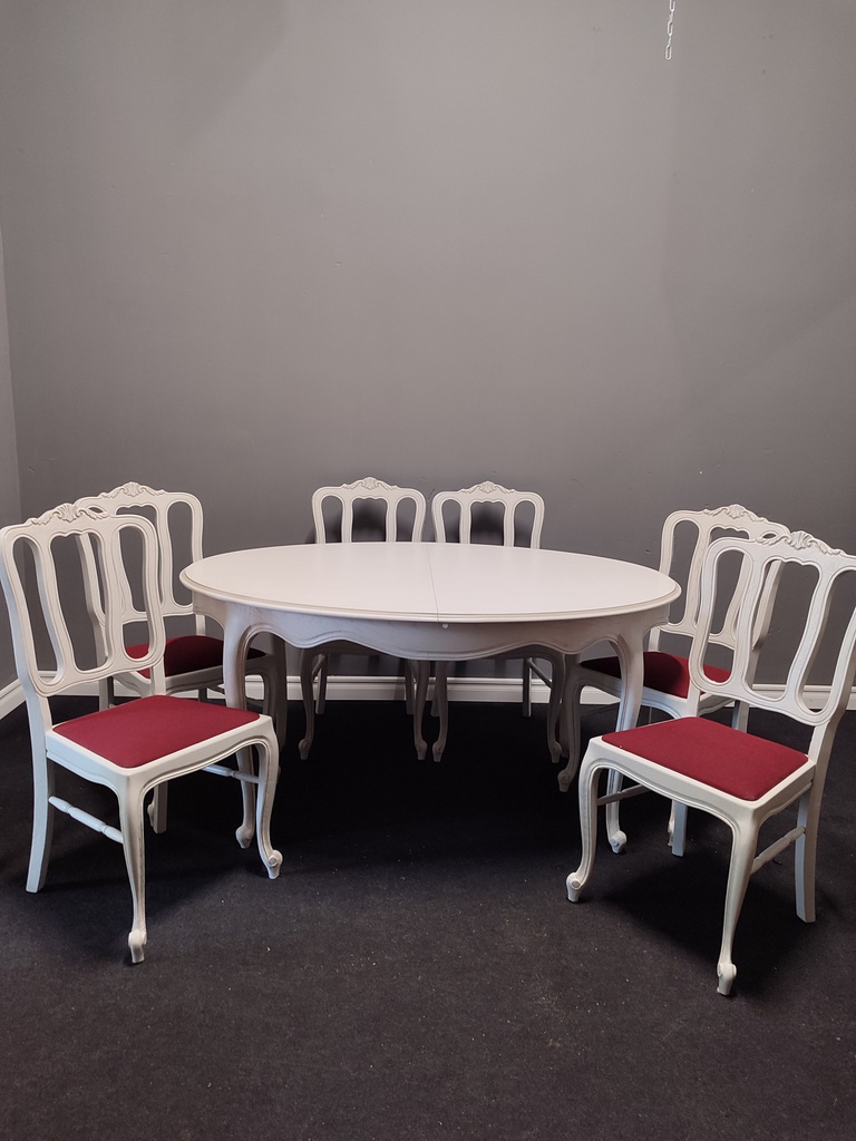Pusdienu galds un 6 krēsli 