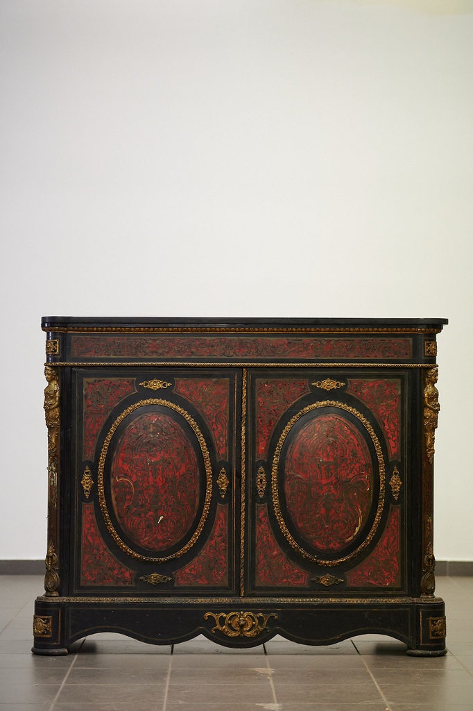 Serving cabinet