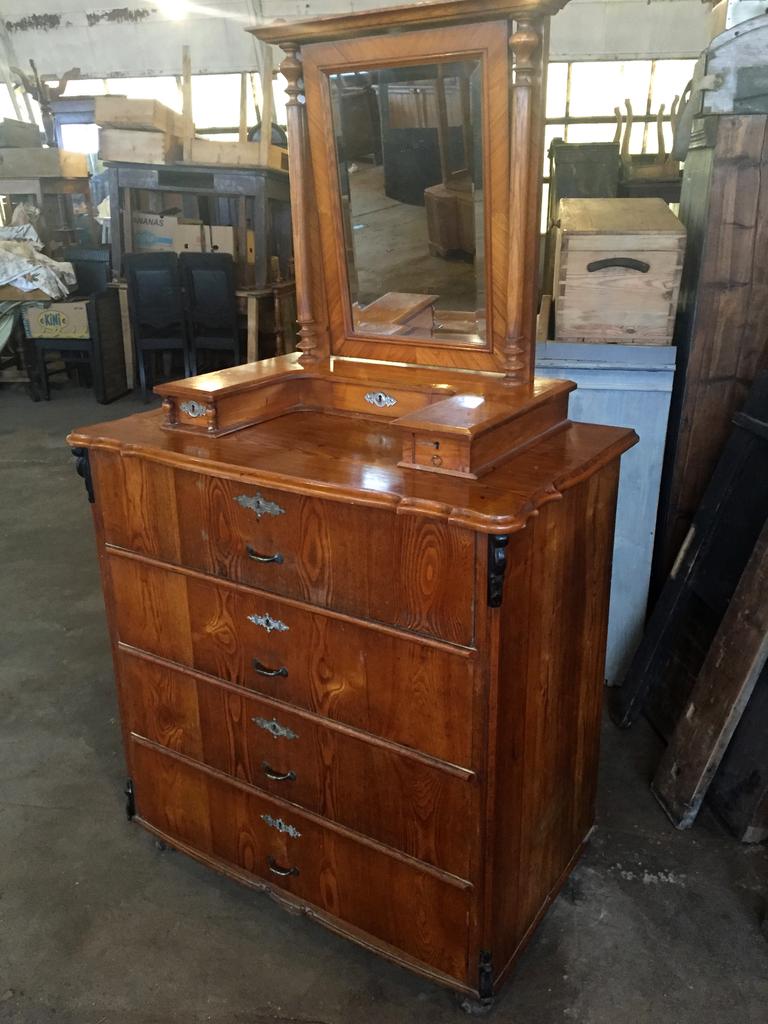 Chest of Drawers with Mirror