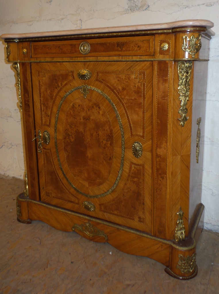 Serving cabinet