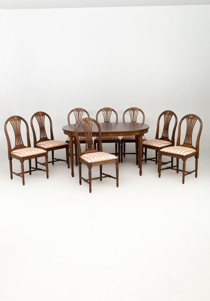 Stalas su 8 kėdėmis