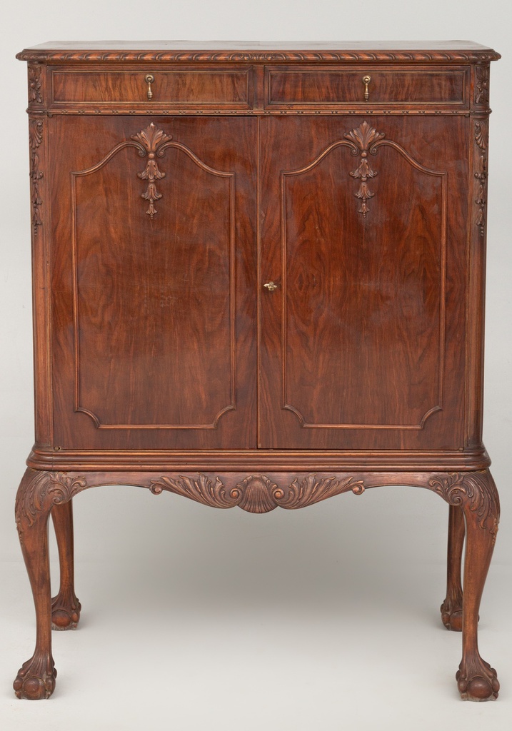 Serving cabinet