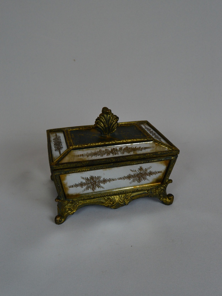 Jewelry box