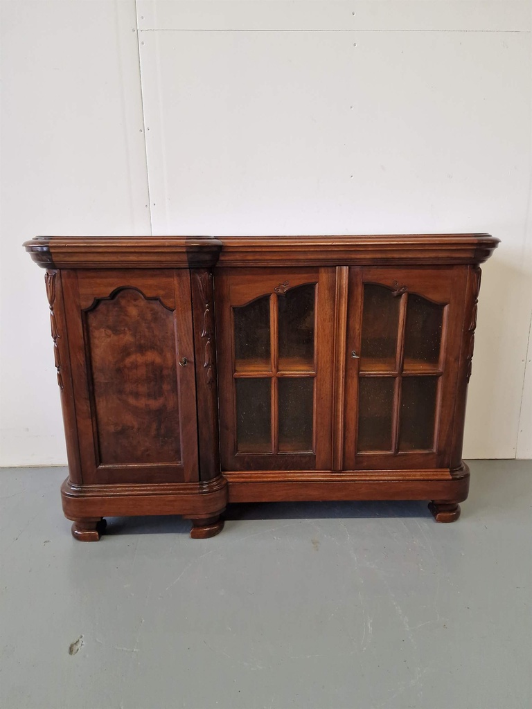 Serving cabinet